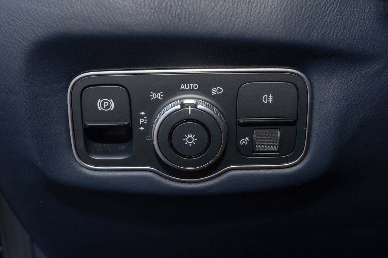 Used 2020 Aston Martin V8 Vantage Coupe RWD image 55