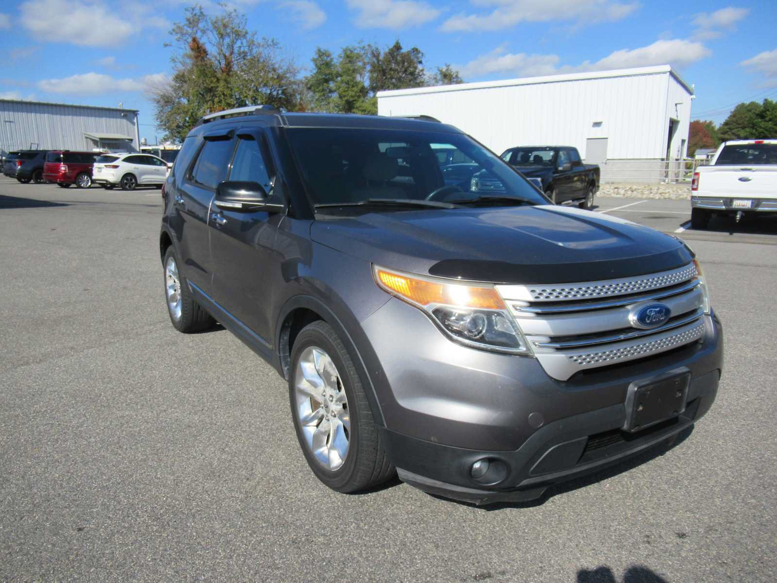 Used 2014 Ford Explorer XLT w/ Equipment Group 202A FWD image 3