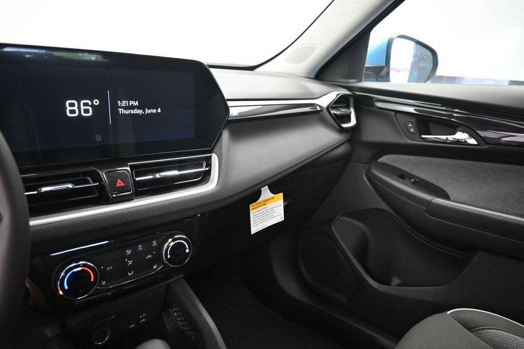 New 2026 Chevrolet TrailBlazer LT w/ LT Cold Weather Package AWD/4WD image 21