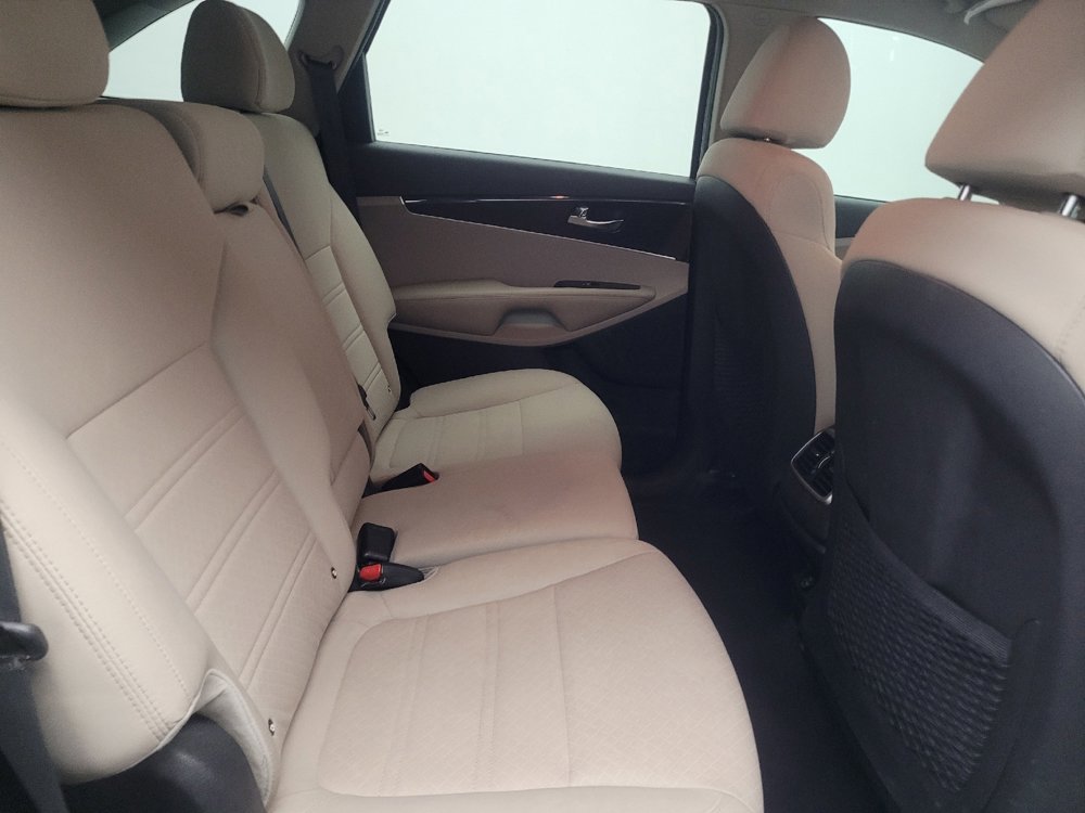 Used 2019 Kia Sorento LX w/ LX Convenience Package image 19