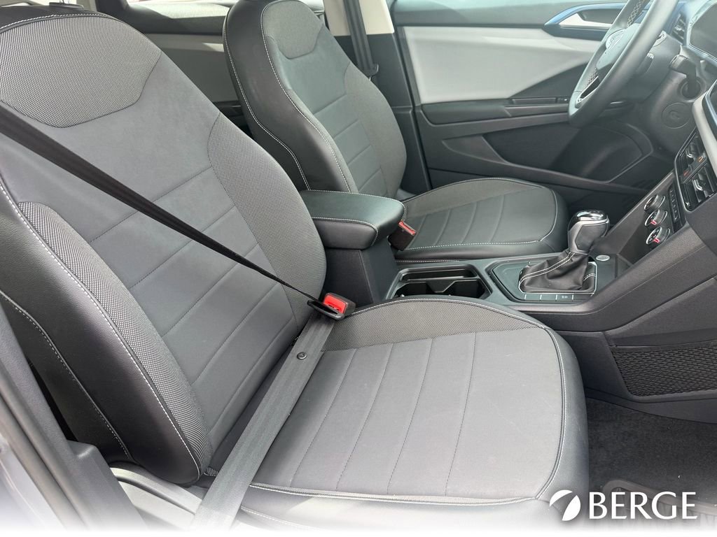 Used 2022 Volkswagen Taos SE FWD image 12