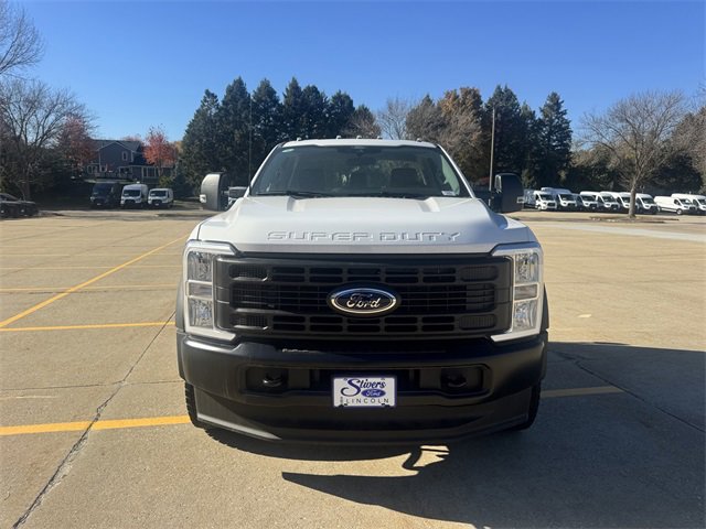 New 2025 Ford F550 4x4 Regular Cab Super Duty image 3