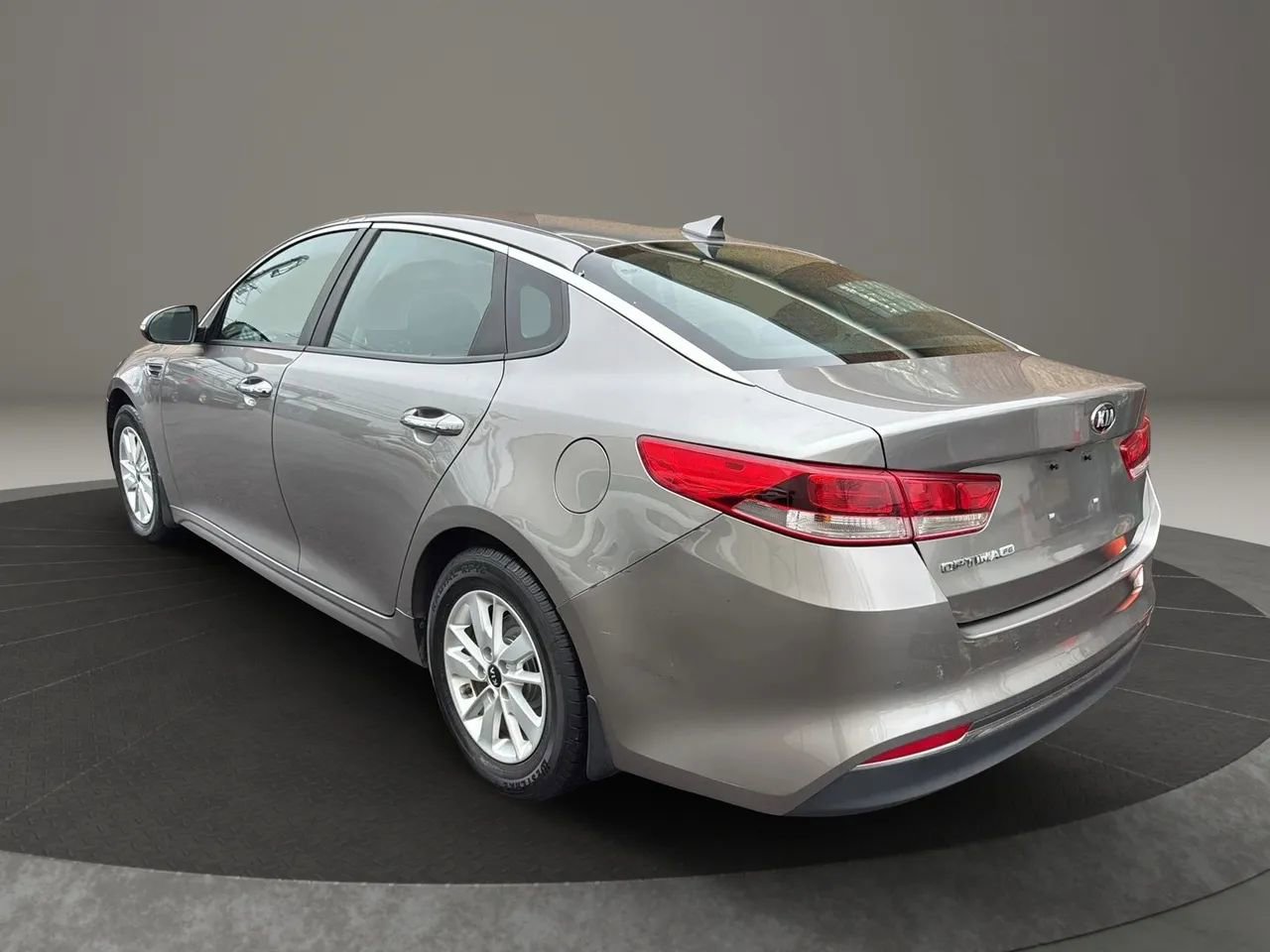 Used 2018 Kia Optima LX w/ Convenience Package image 7