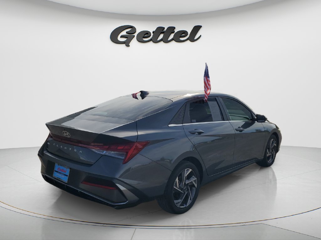 Used 2024 Hyundai Elantra SEL w/ Convenience Package FWD image 5