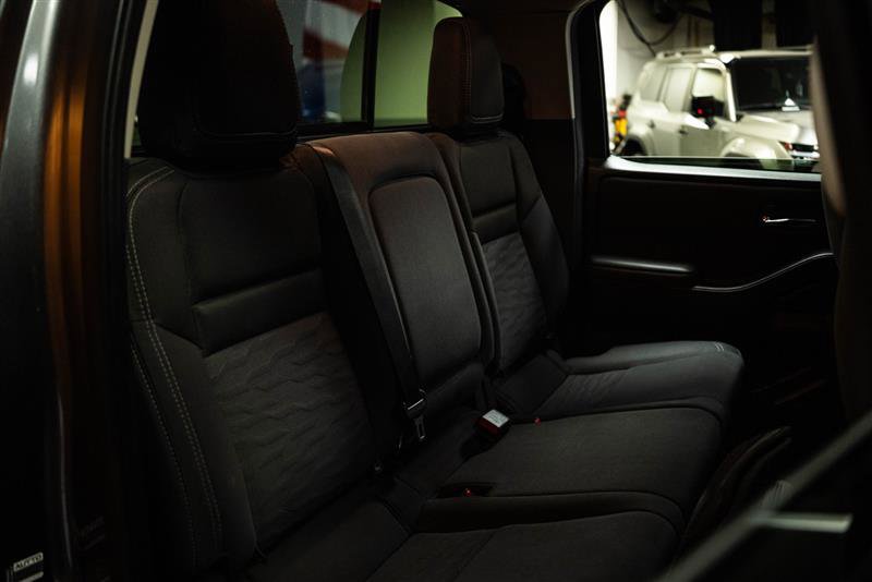 Used 2023 Nissan Frontier SV w/ SV Convenience Package image 11