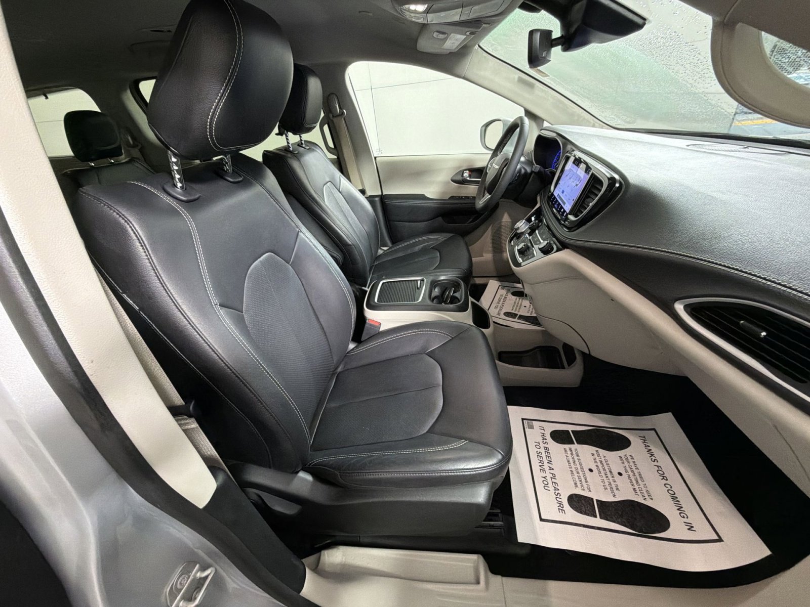 Used 2022 Chrysler Pacifica Touring-L image 26