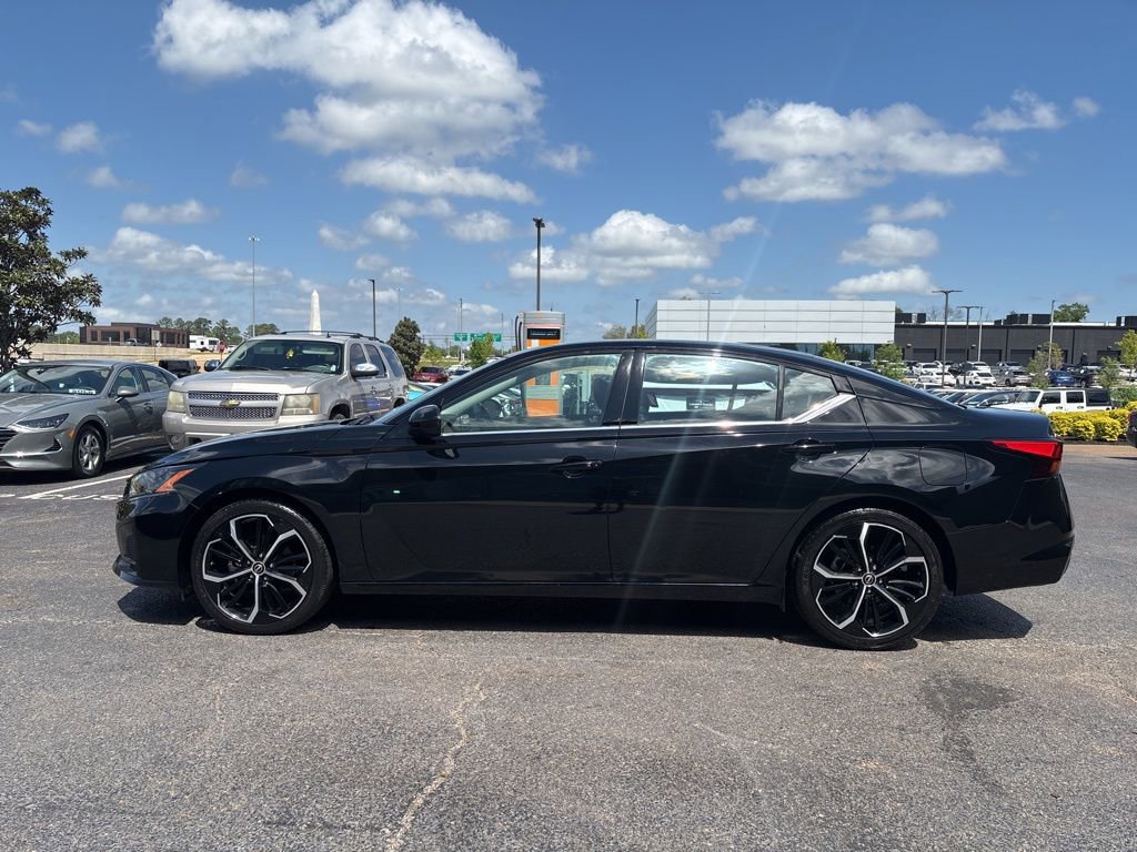 Used 2024 Nissan Altima 2.5 SR FWD image 9