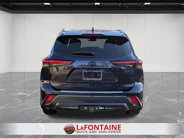 Used 2024 Toyota Highlander XLE image 4