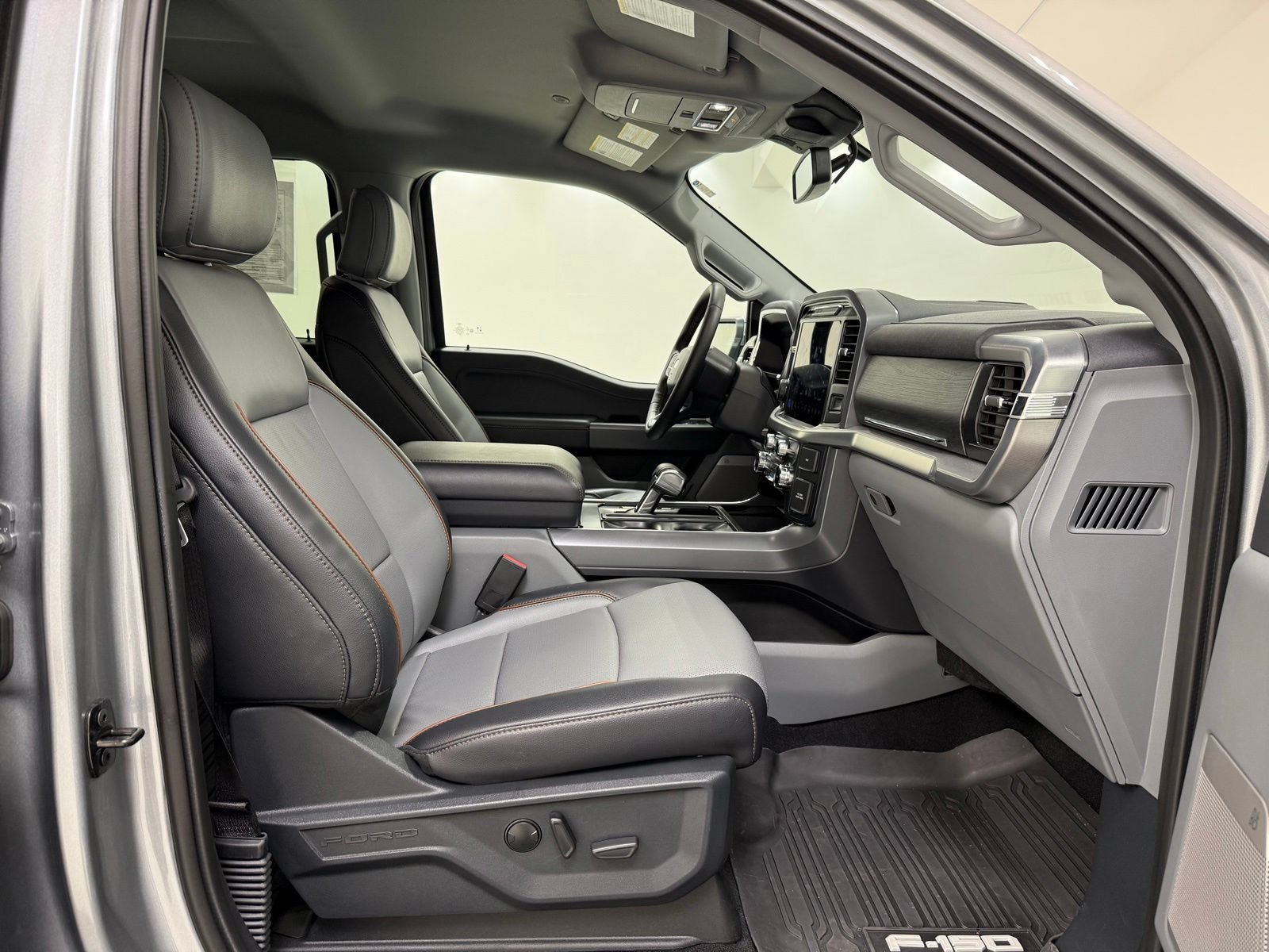 Used 2025 Ford F150 Lariat w/ Equipment Group 501A Mid AWD/4WD image 31