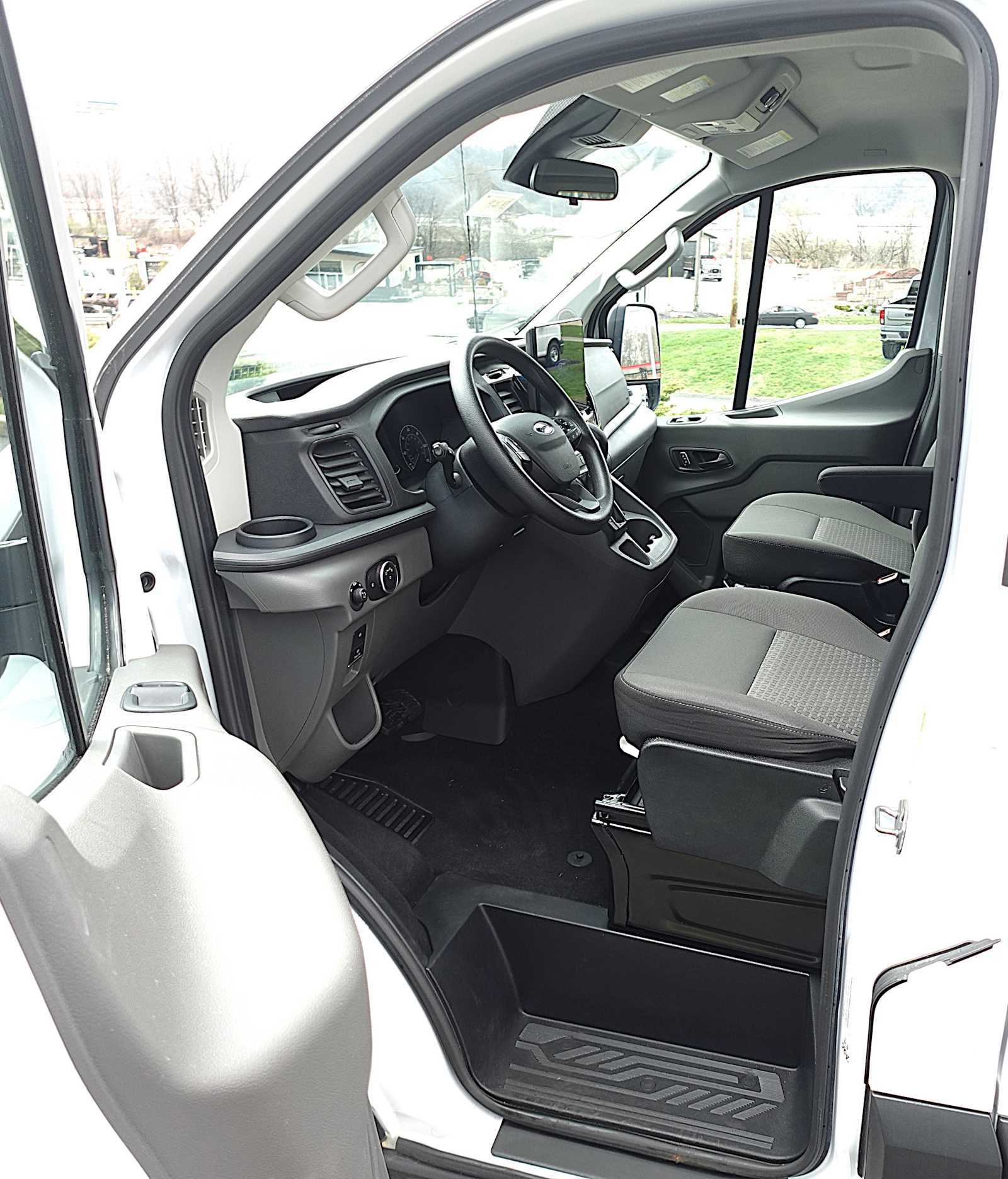 Used 2024 Ford Transit 350 XLT image 13