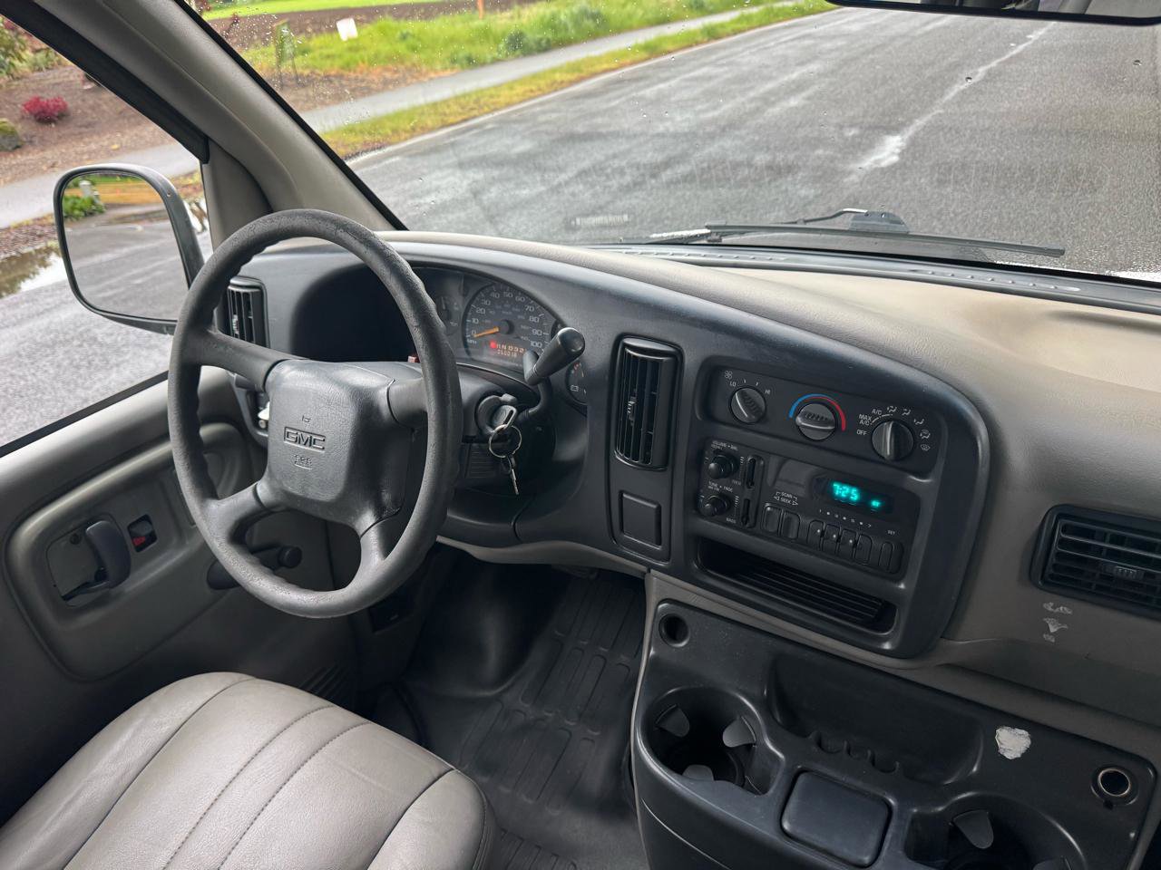 Used 2000 GMC Savana 3500 Extended Passenger image 19