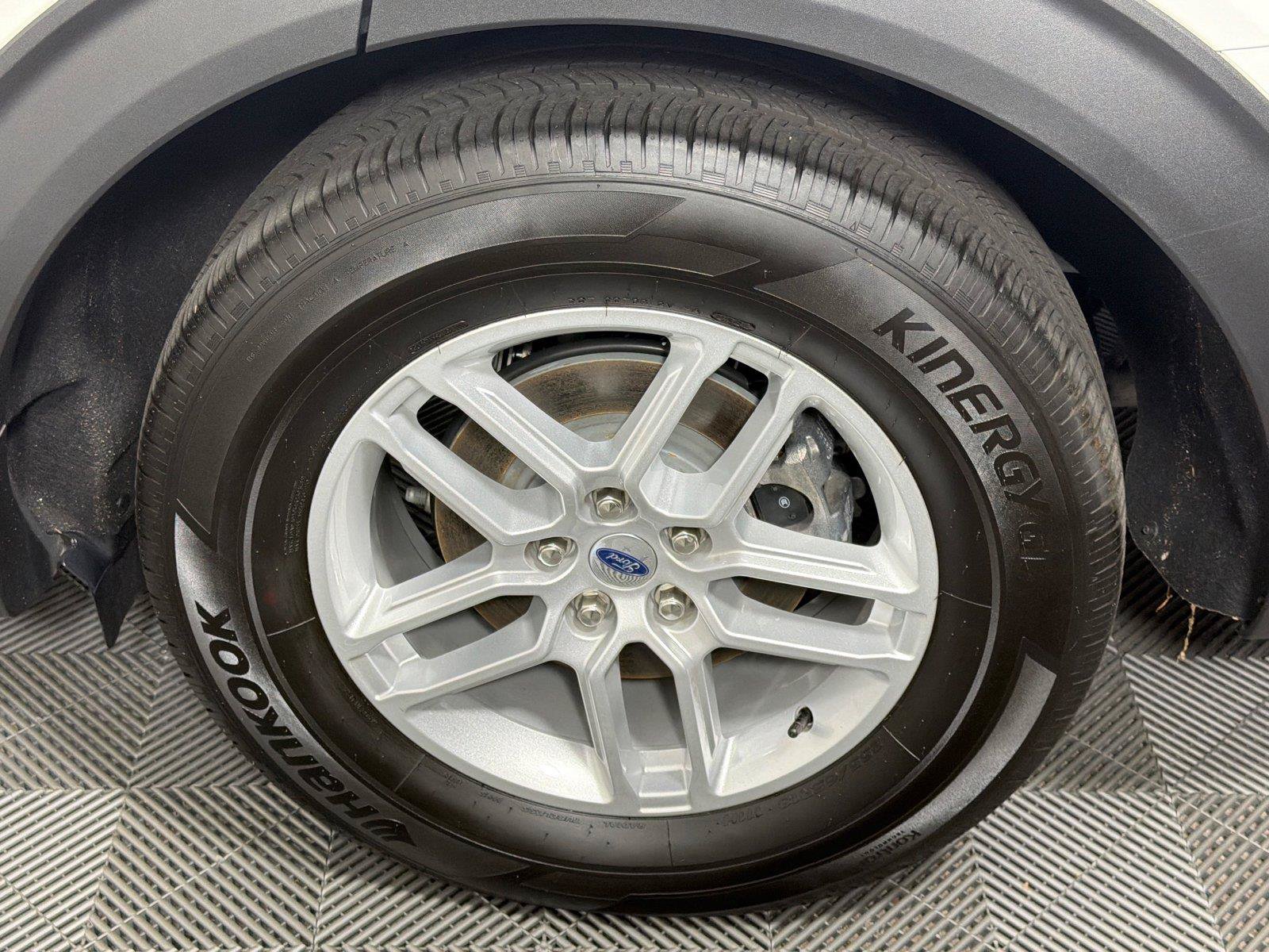 Used 2025 Ford Explorer Active RWD image 19