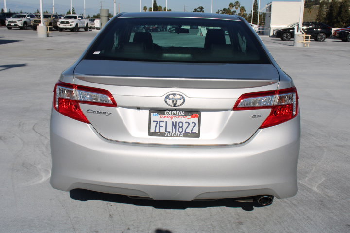 Used 2014 Toyota Camry SE image 4