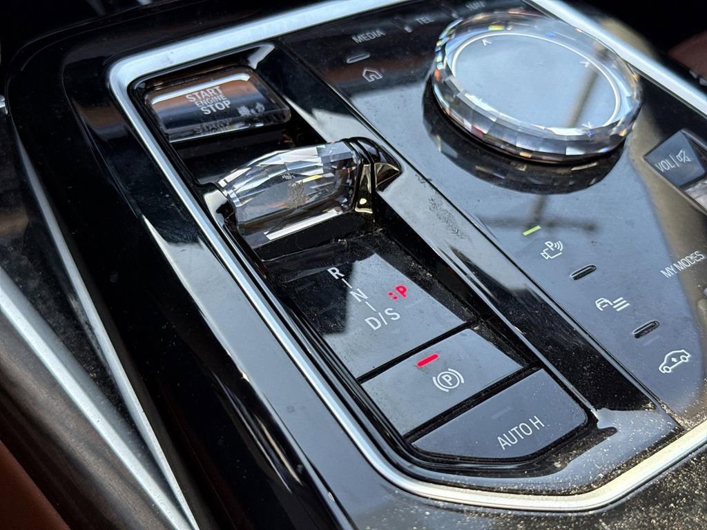 Used 2023 BMW 740i w/ Parking Assistance Package image 15