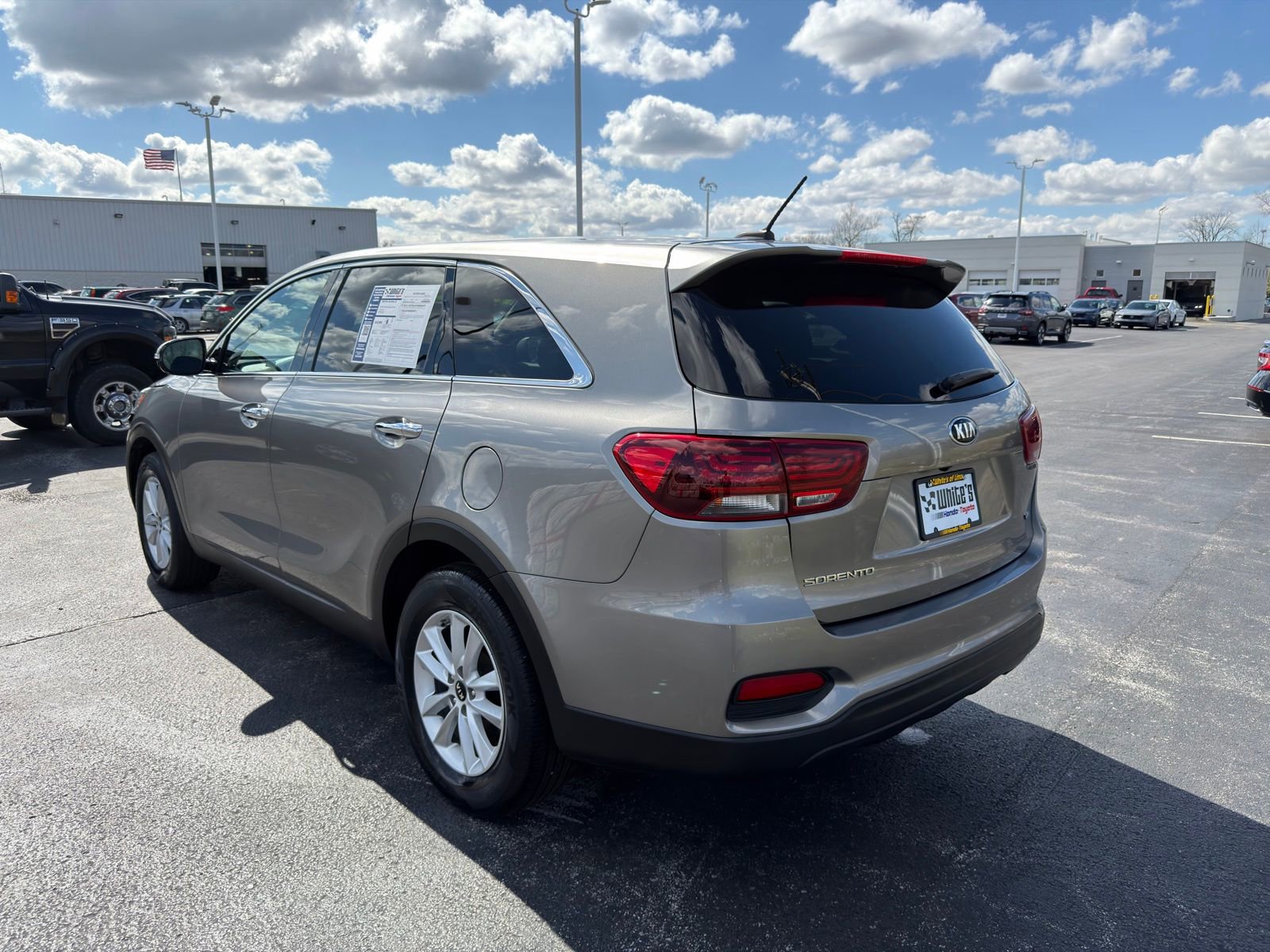 Used 2019 Kia Sorento LX image 4