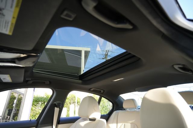 Used 2019 BMW 330i xDrive Sedan w/ Convenience Package AWD/4WD image 16