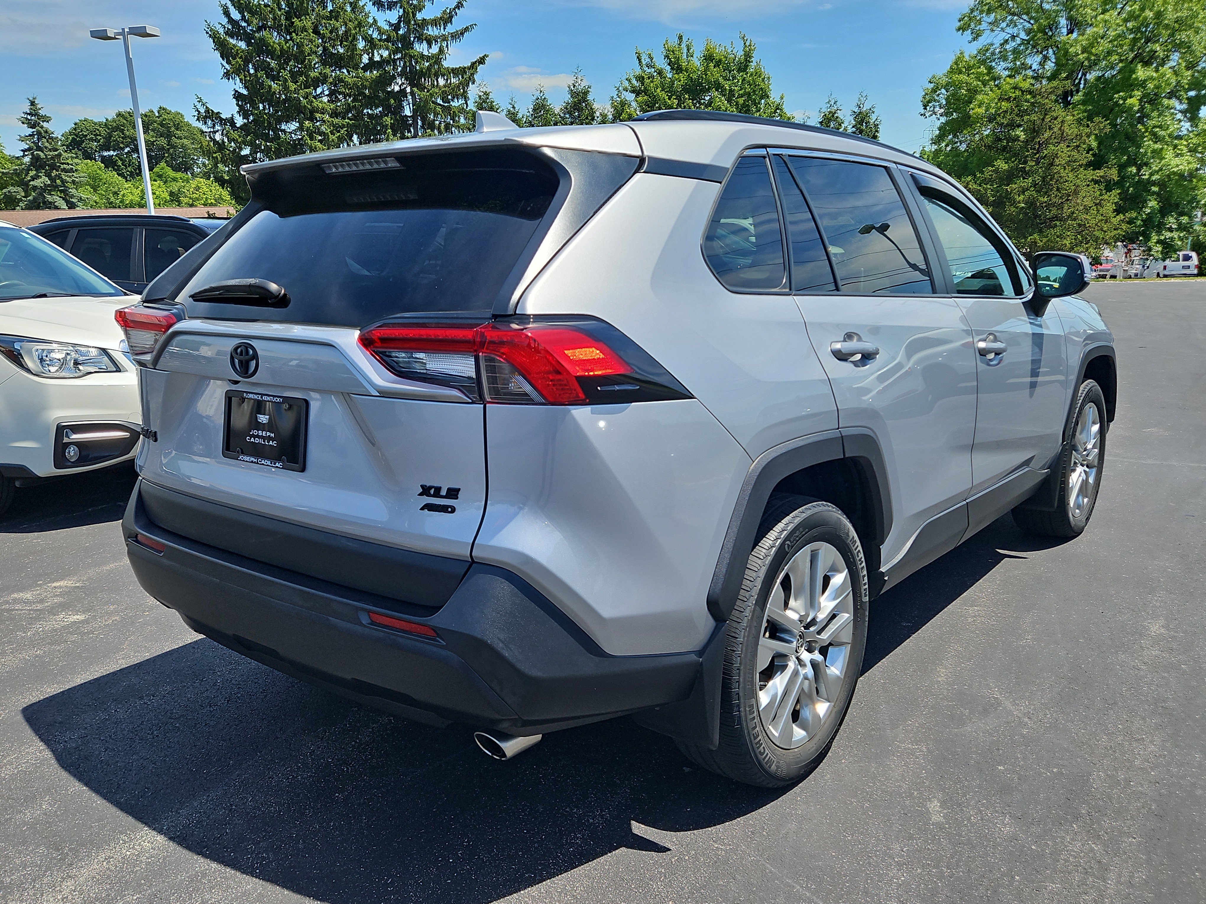 Used 2021 Toyota RAV4 XLE Premium AWD/4WD image 3