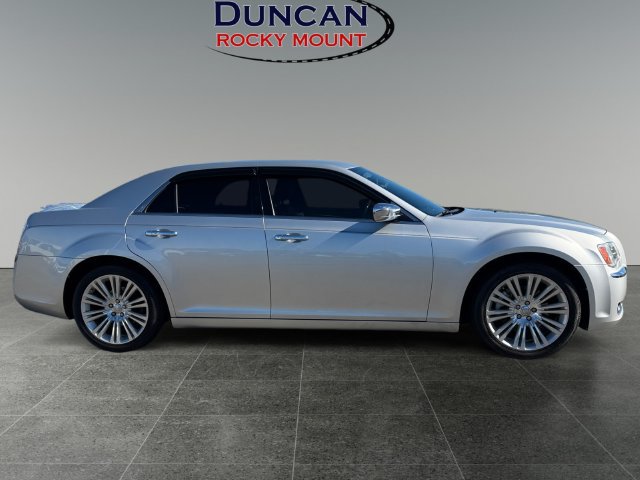 Used 2011 Chrysler 300 C RWD image 6