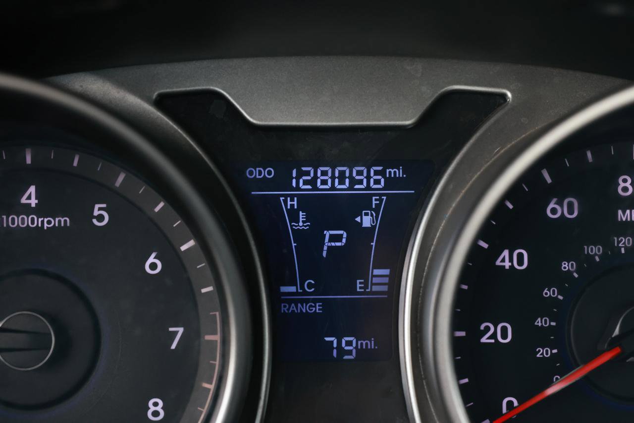 Used 2016 Hyundai Veloster FWD image 34