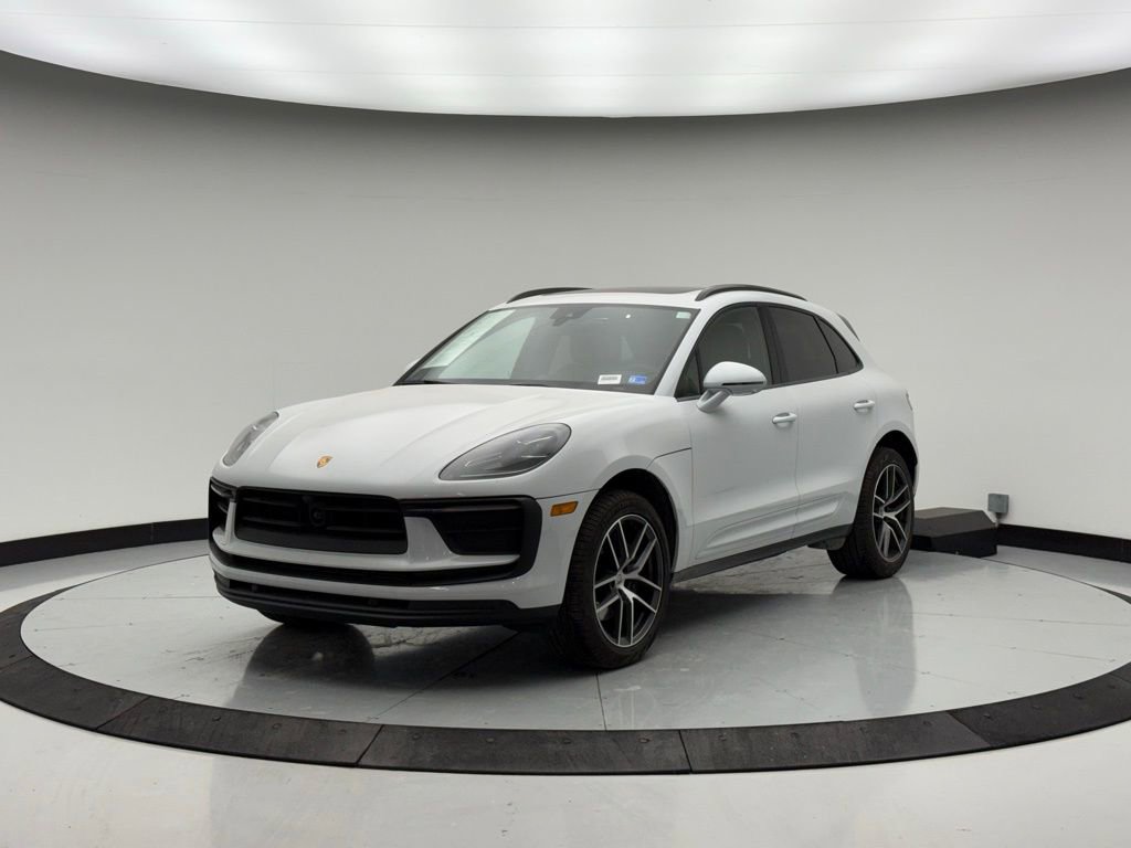 Used 2025 Porsche Macan image 1