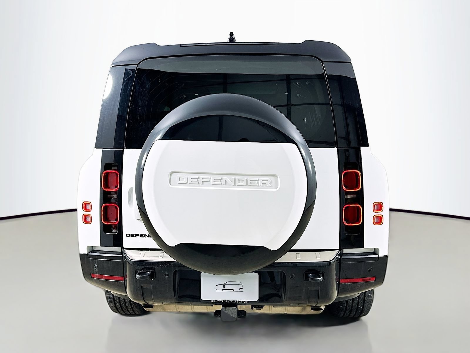 Used 2024 Land Rover Defender 130 X-Dynamic SE AWD/4WD image 6