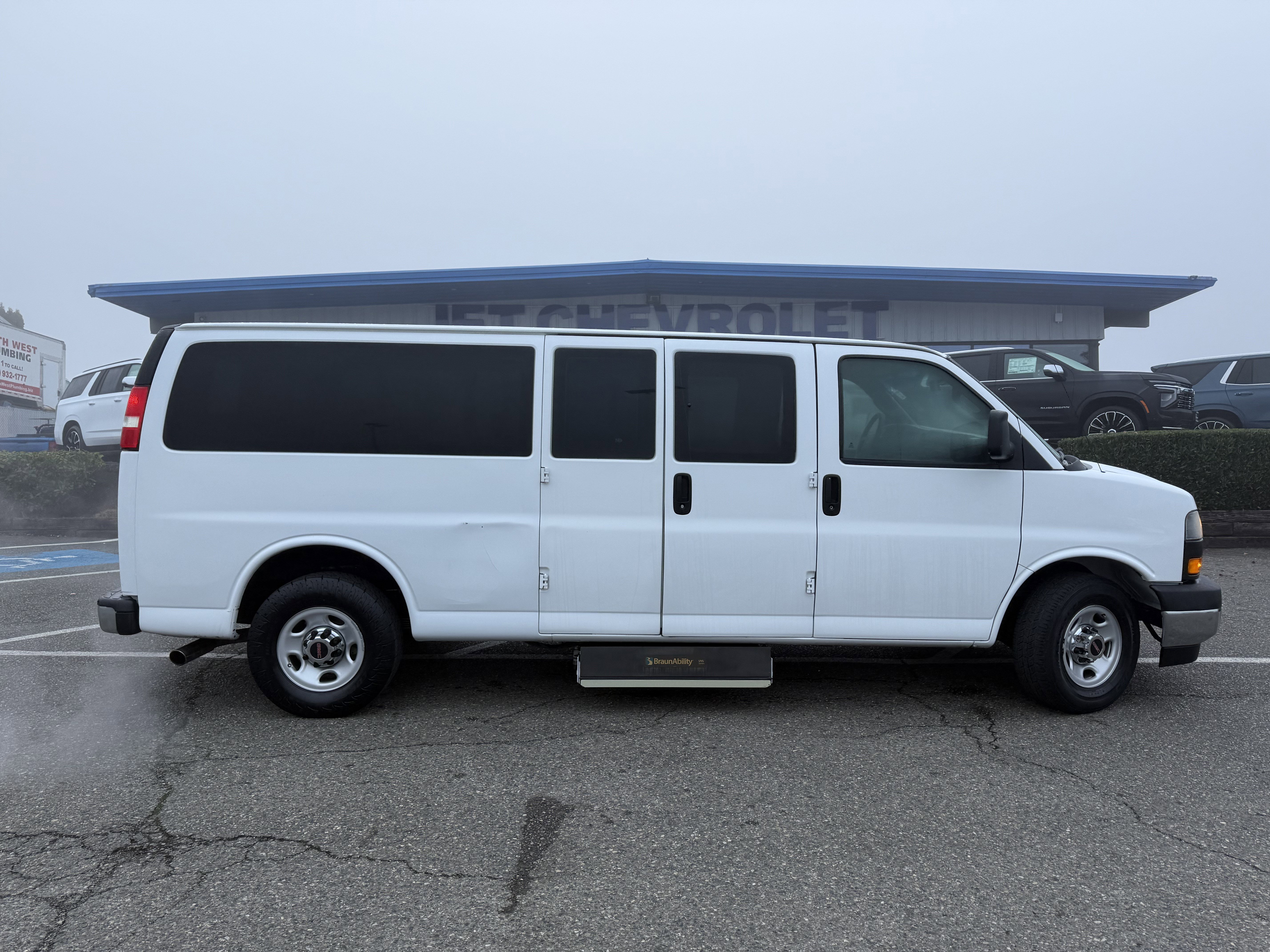 Used 2018 GMC Savana 3500 LT w/ LT Preferred Equipment Group image 5
