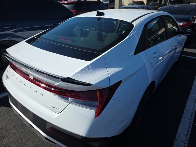 Used 2025 Hyundai Elantra SEL image 10