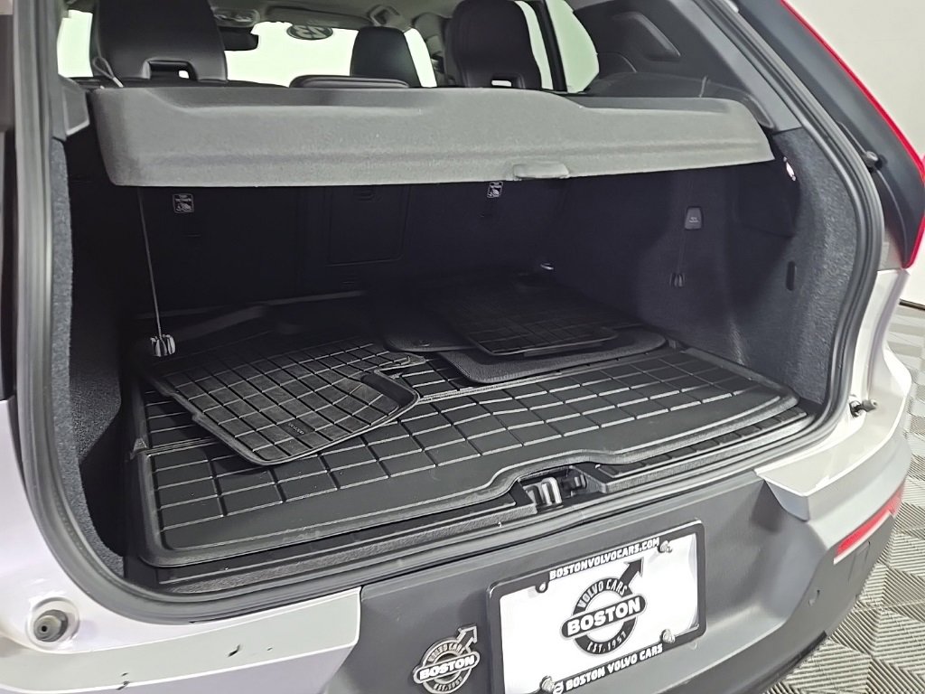 Certified 2023 Volvo XC40 B5 Plus w/ Protection Package Premier image 14