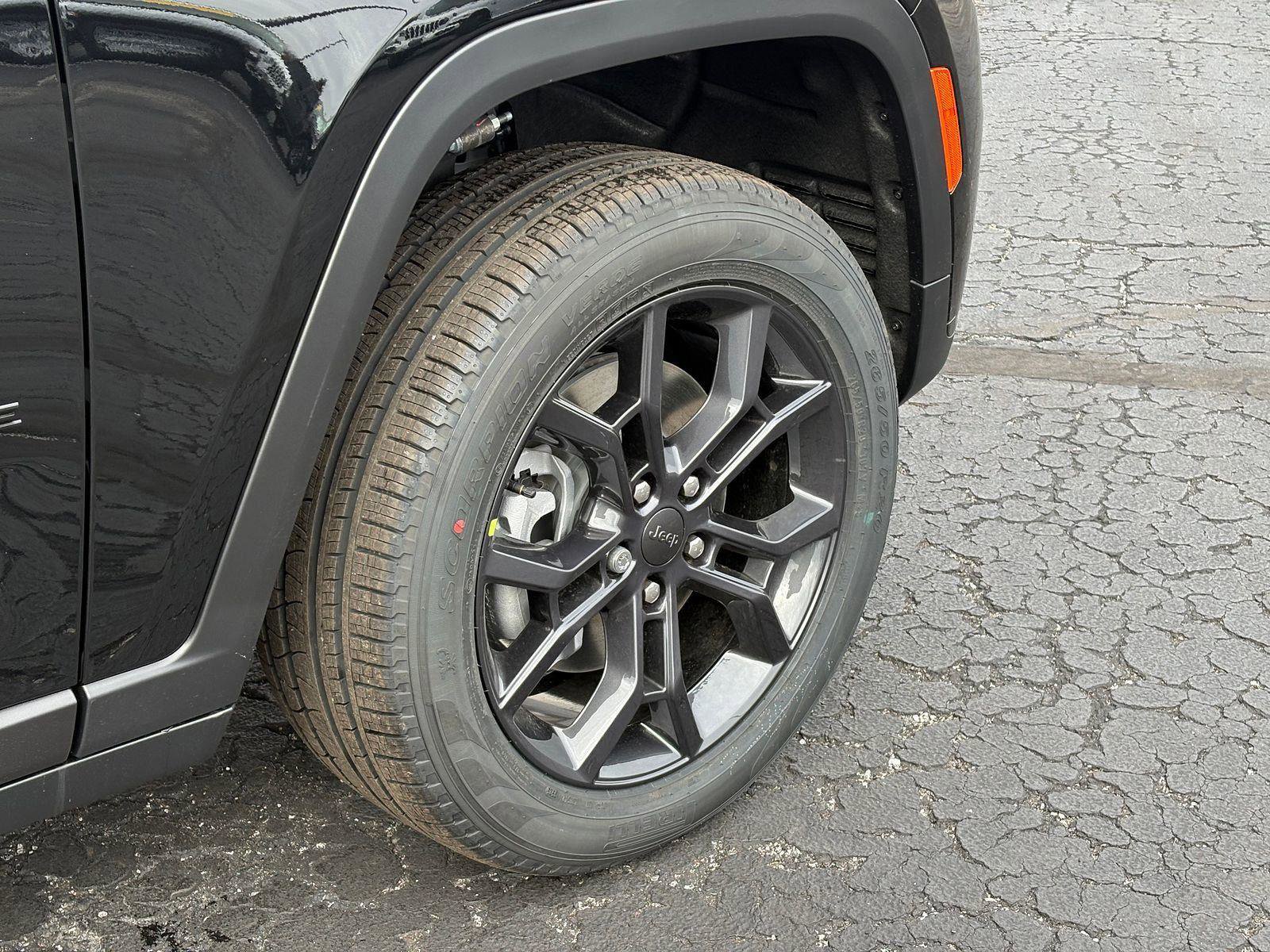 New 2025 Jeep Grand Cherokee L Limited w/ Trailer Tow Package image 9