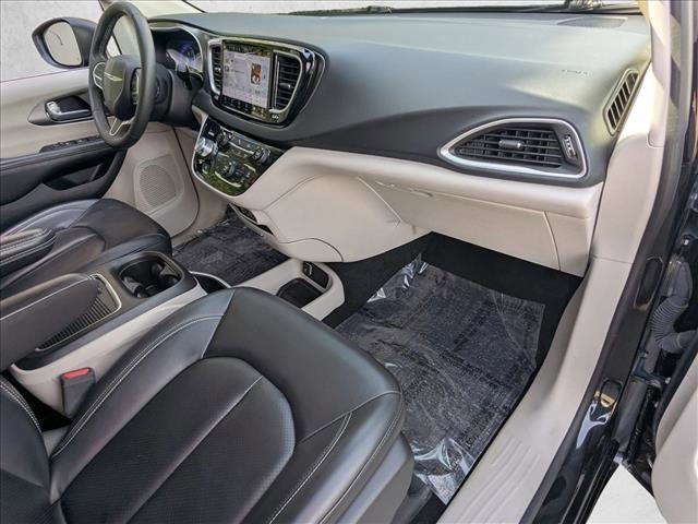 Used 2023 Chrysler Pacifica Touring-L image 22