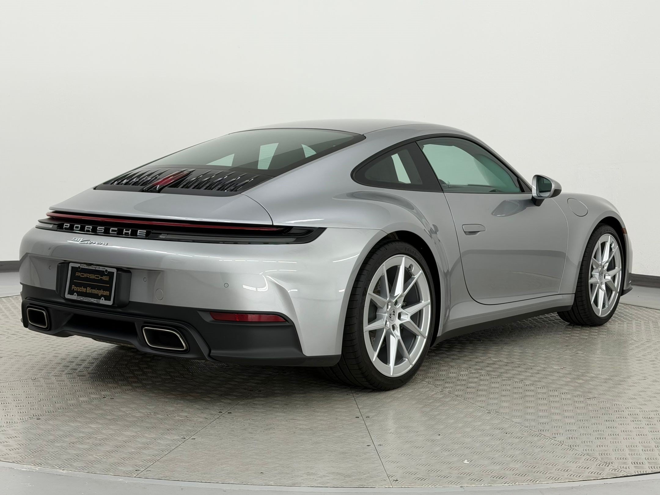 Certified 2025 Porsche 911 Carrera RWD image 9