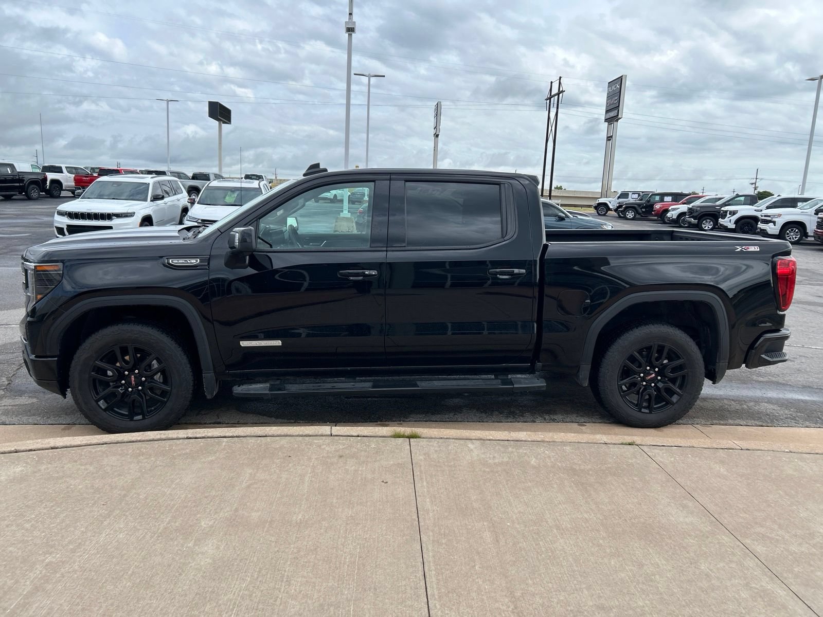 Used 2025 GMC Sierra 1500 Elevation w/ Elevation Premium Package AWD/4WD image 8