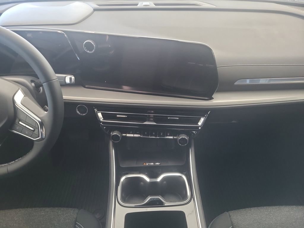 New 2026 Chevrolet Traverse LT w/ LPO, Floor Liner Package image 17