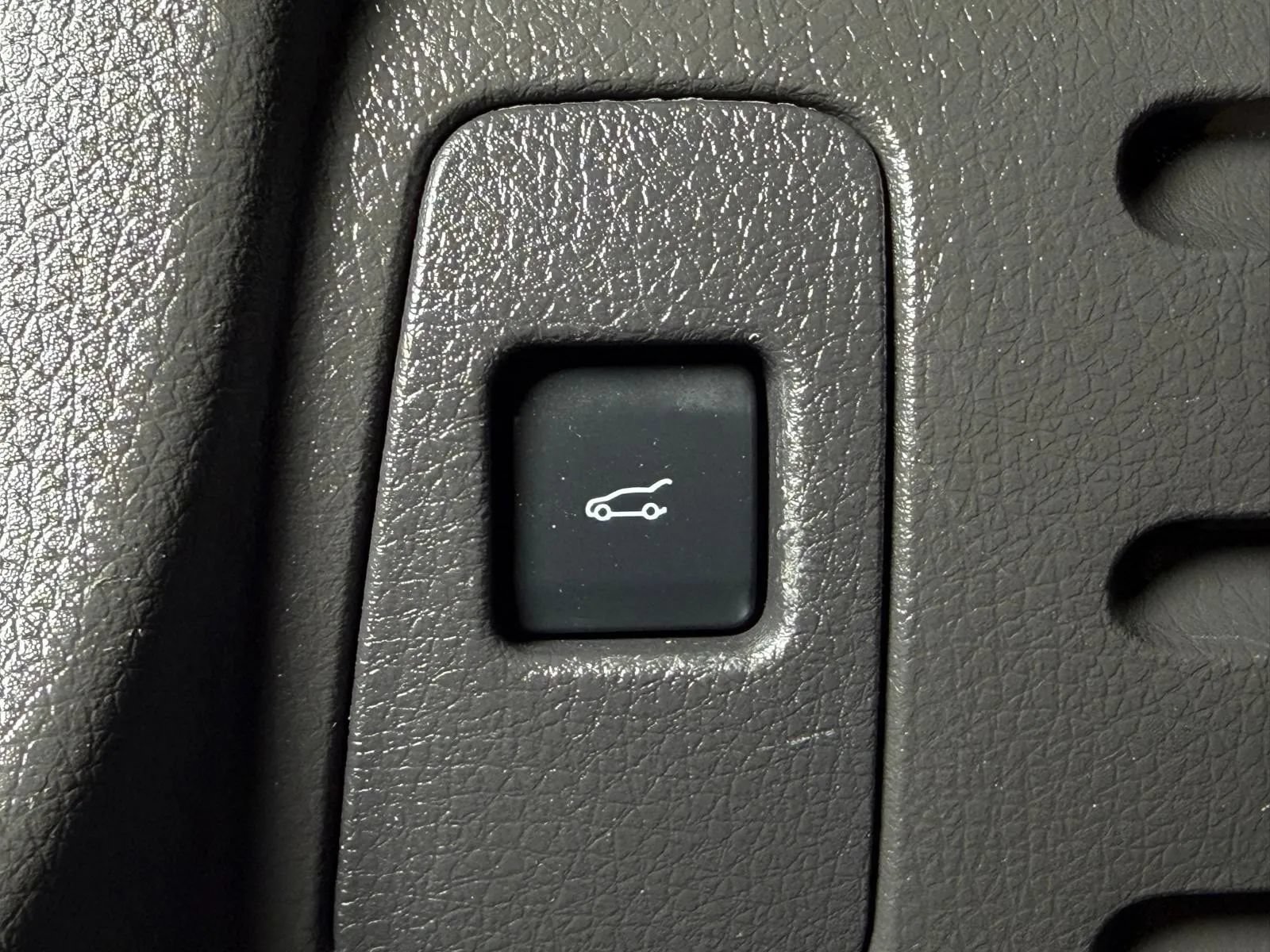 Used 2014 Lincoln MKX FWD w/ Equipment Group 101A image 17