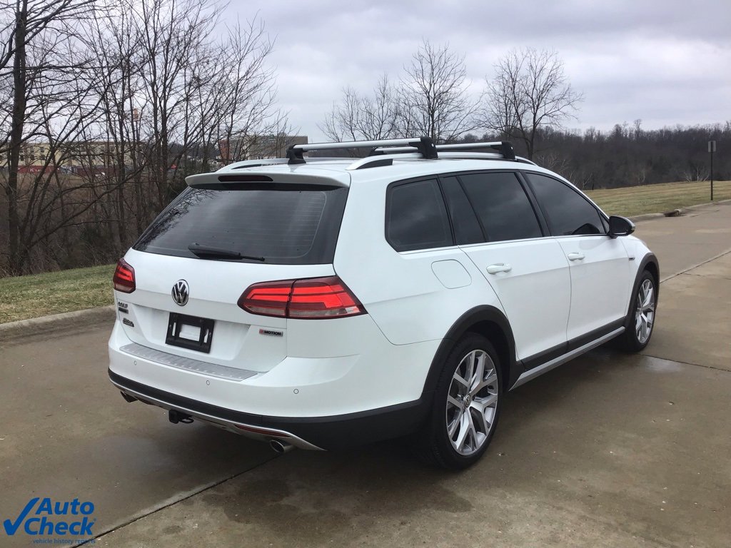 Used 2019 Volkswagen Golf Alltrack image 3
