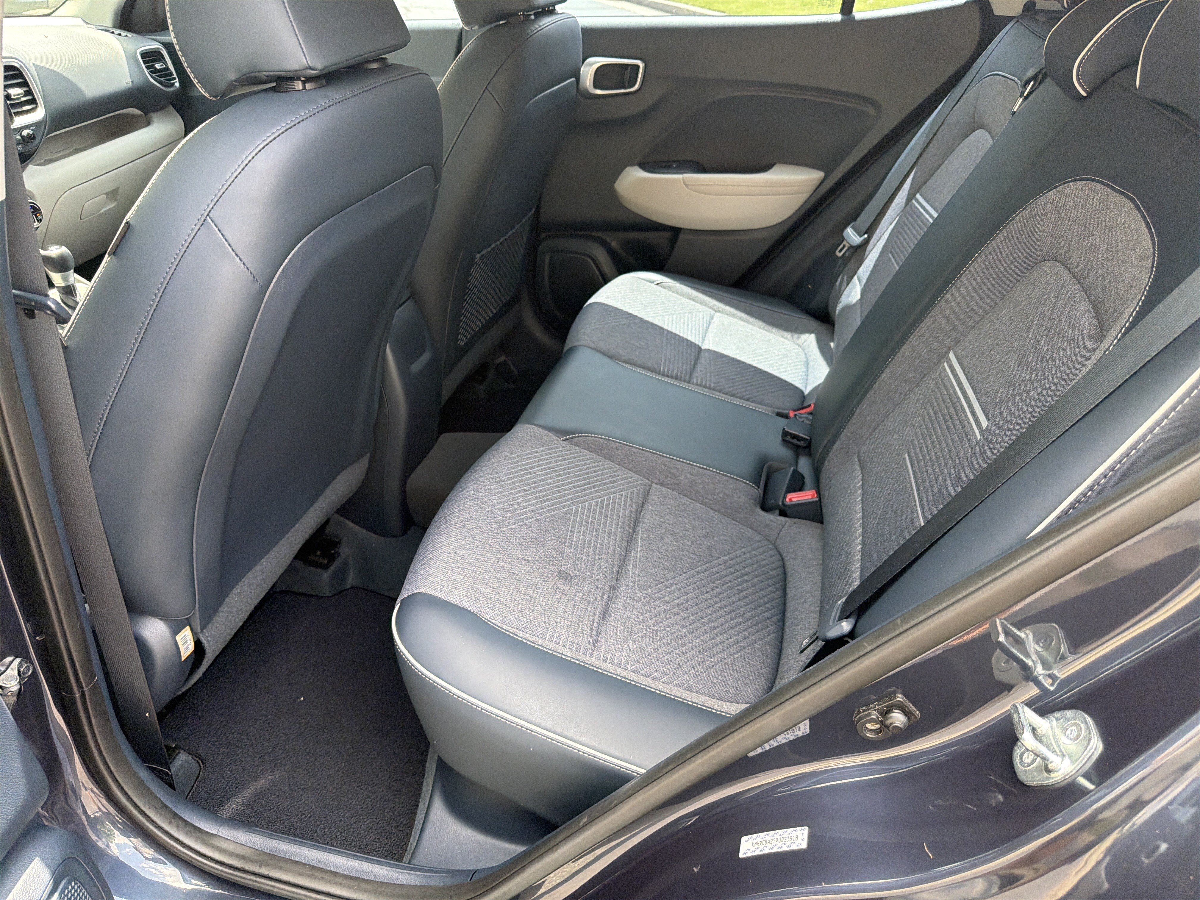 Used 2023 Hyundai Venue Limited FWD image 20