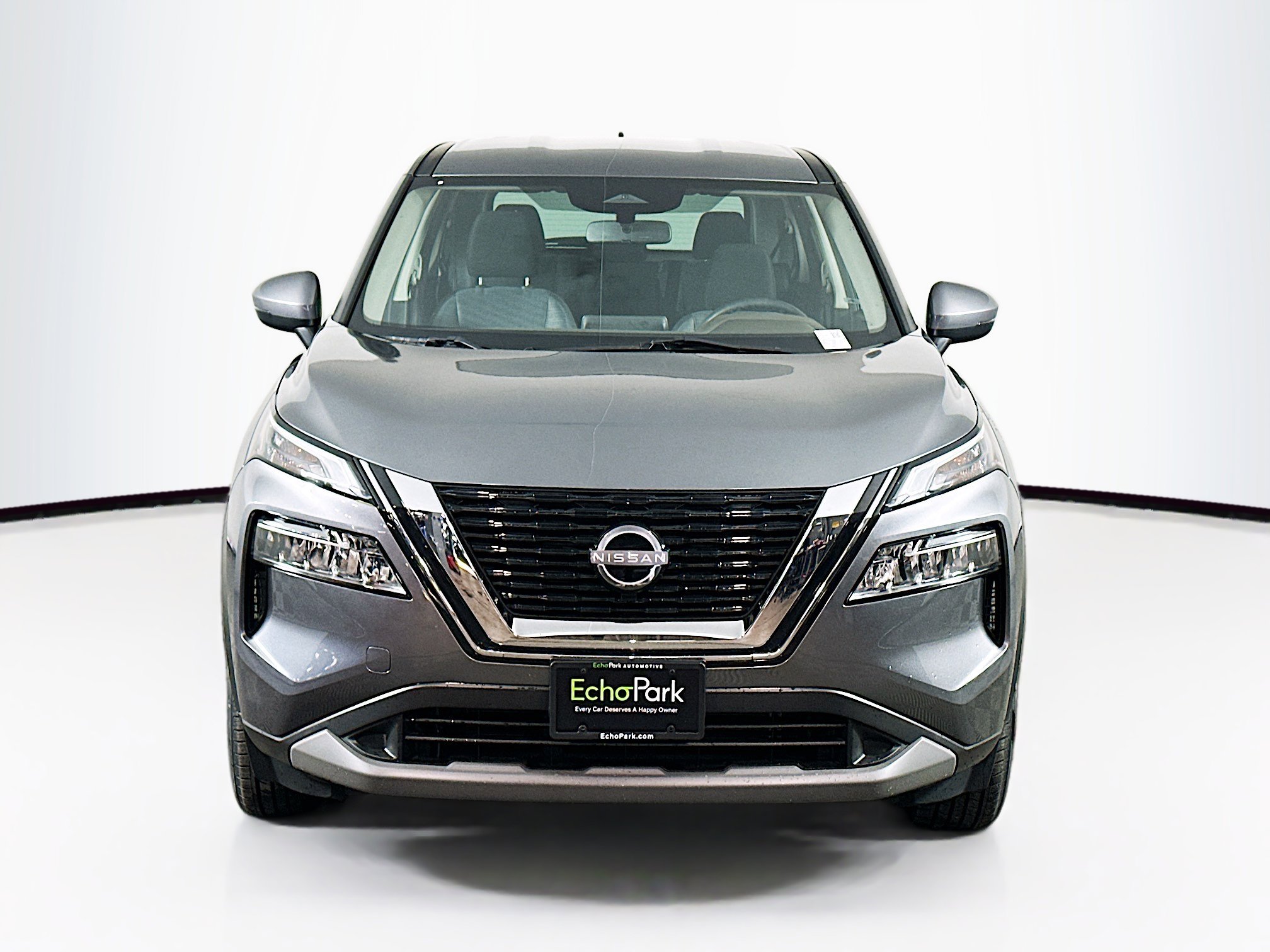 Used 2023 Nissan Rogue SV image 2