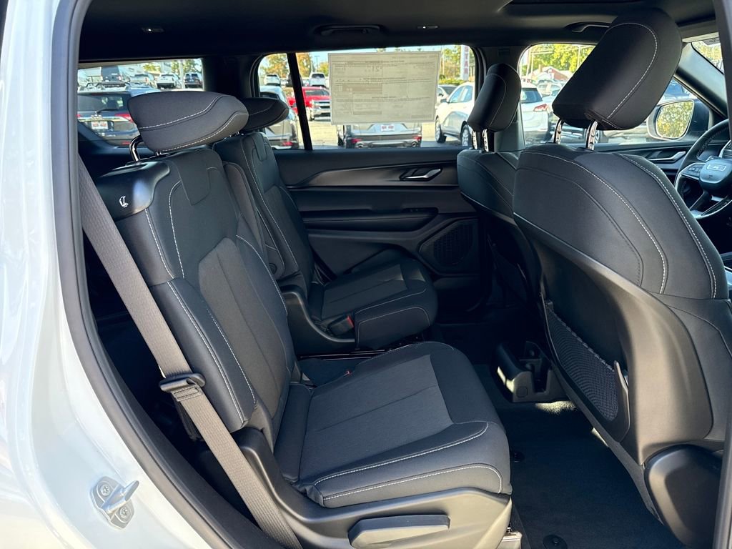 New 2025 Jeep Grand Cherokee L Laredo w/ Luxury Tech Group I image 20