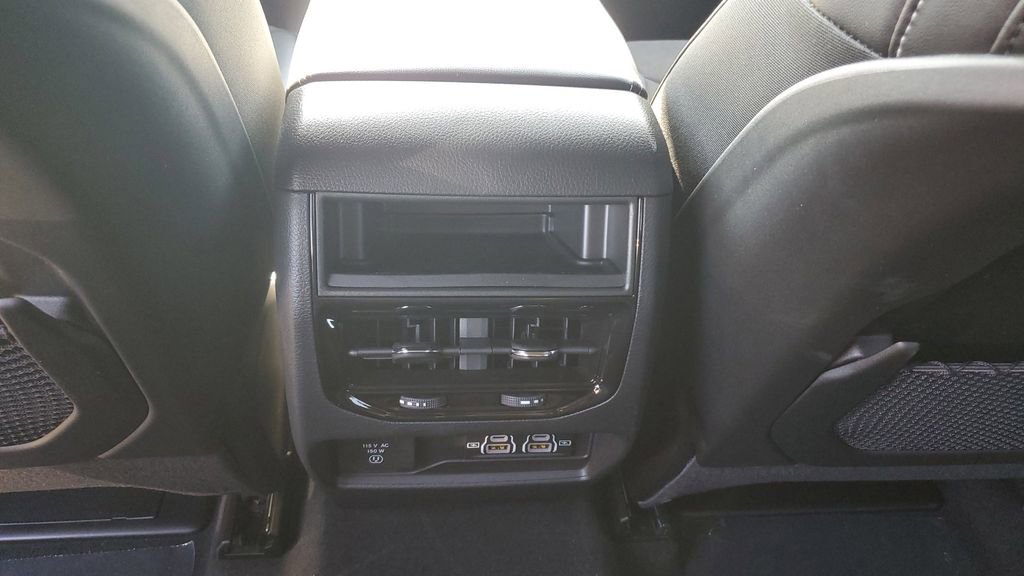 New 2025 Jeep Grand Cherokee Altitude image 12