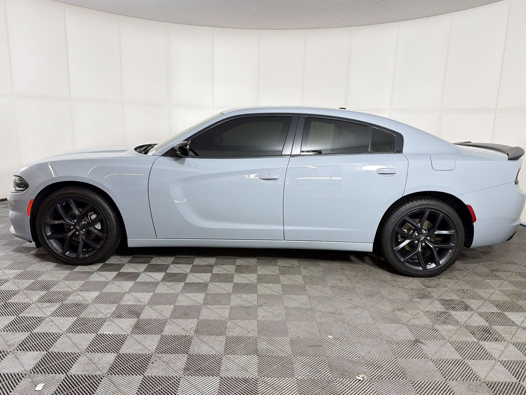 Used 2022 Dodge Charger SXT w/ Blacktop Package image 2