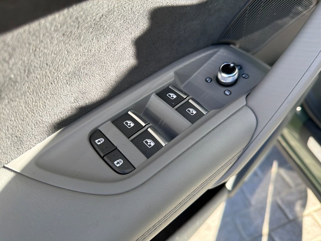 Used 2023 Audi SQ5 Premium Plus w/ Premium Plus Package image 11