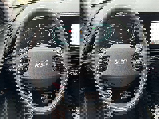 Used 2024 Kia Niro SX Touring image 12