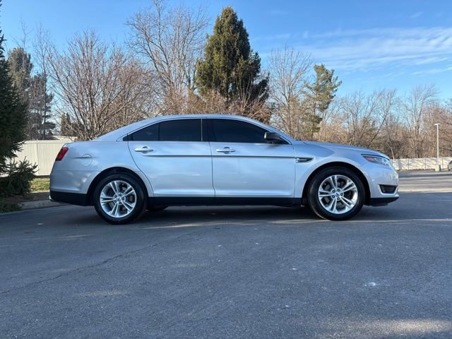 Used 2016 Ford Taurus SE FWD image 8