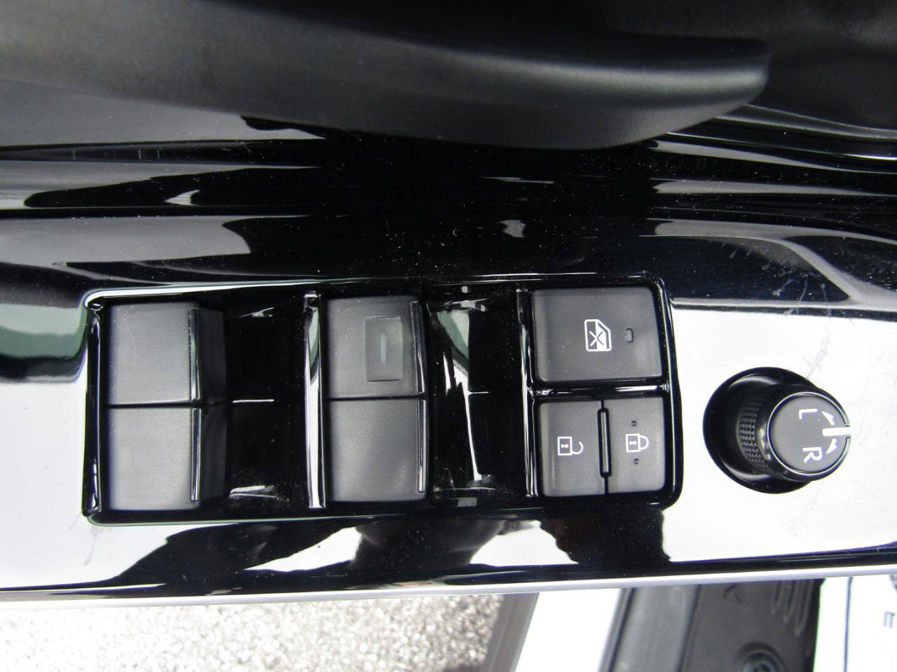 Used 2023 Toyota bZ4X FWD image 12