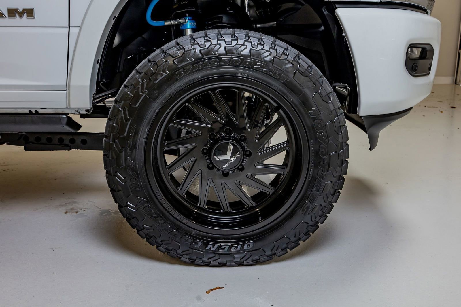 Used 2025 RAM 2500 Limited AWD/4WD image 12