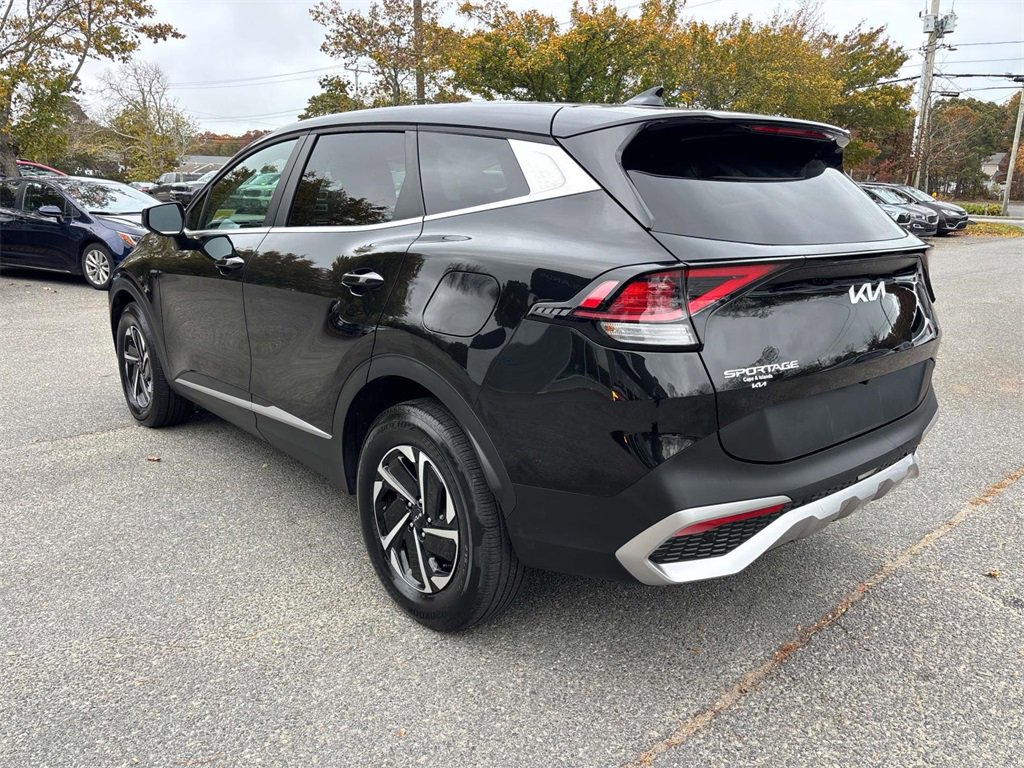 Used 2024 Kia Sportage LX image 5
