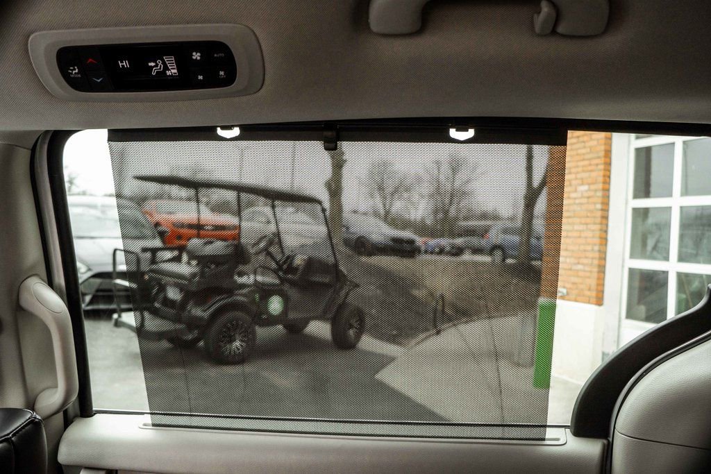 Used 2023 Chrysler Pacifica Touring-L image 35