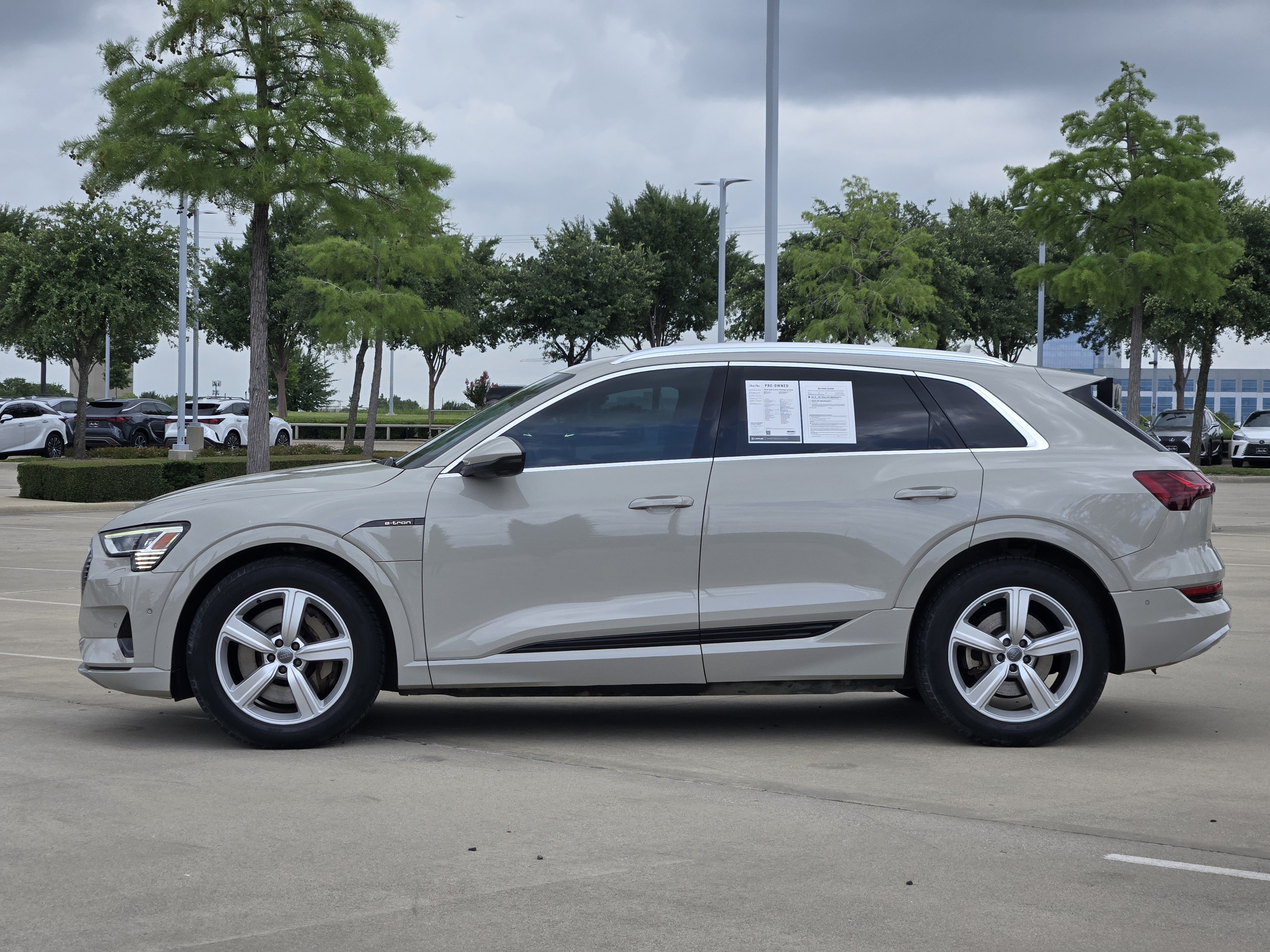 Used 2019 Audi e-tron Prestige w/ Prestige Package AWD/4WD image 2