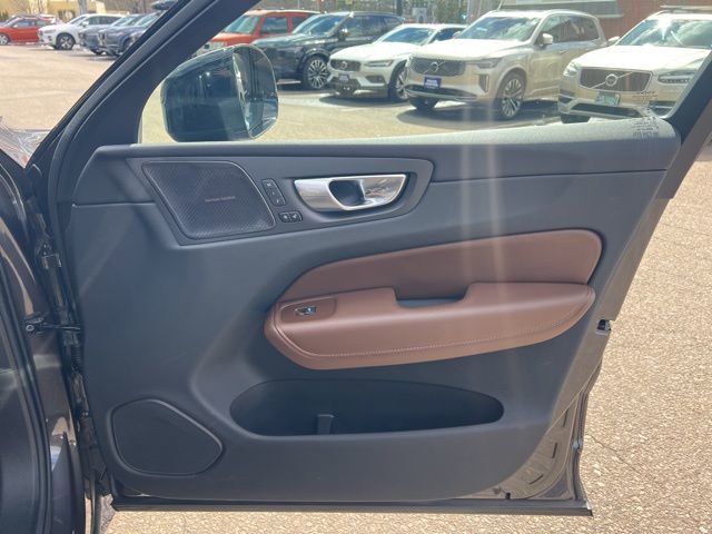 Certified 2025 Volvo XC60 B5 Ultra image 17