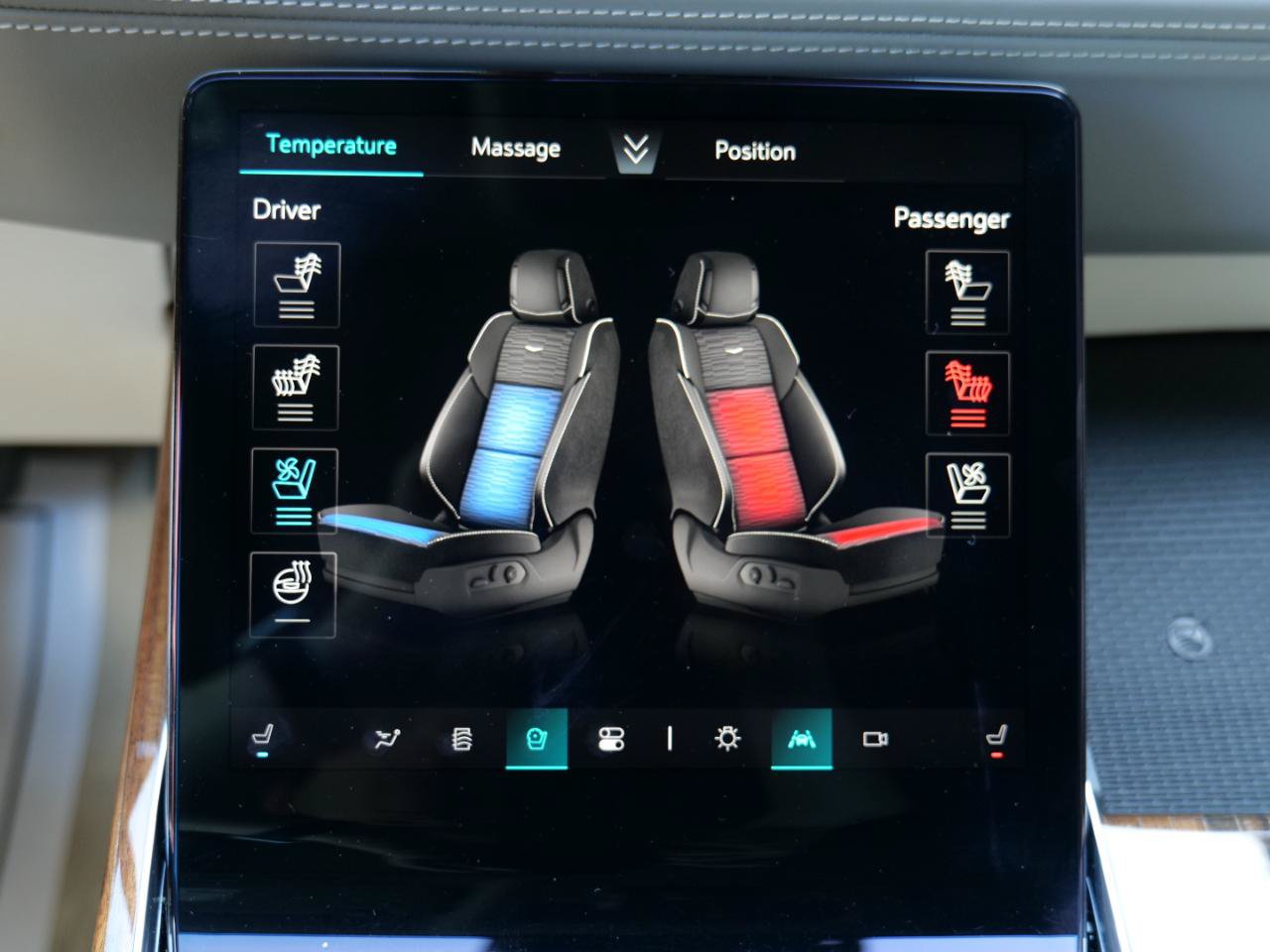 Used 2025 Cadillac Escalade Sport Platinum w/ LPO, Floor Liner Package AWD/4WD image 29